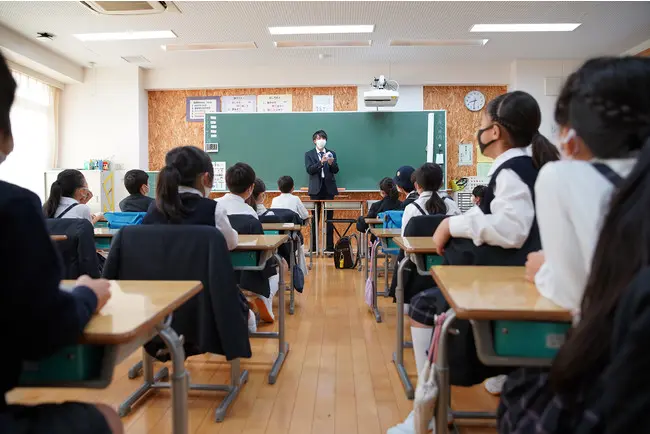小・中学校に「Romi」を設置した様子1